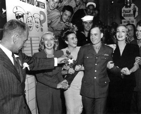 Hollywood Canteen - A Sparkling Tribute To Glamour and Patriotic Spirit!